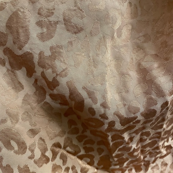 Leopard print mini dress with slit on thigh - Picture 4 of 4